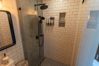 Garden Cottage and Bunkie at Horner Park - Victoria - 4