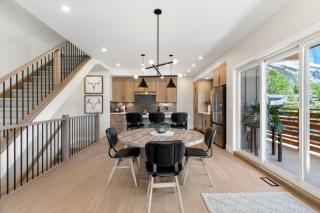 Luxe Retreat by Canadian Rockies Vacation Rentals - Canmore - 3