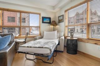 Spring Creek Corner Condo by Canadian Rockies Vacation Rentals - Canmore - 9