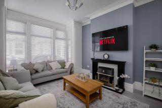 Comfy 3-Bed, Sleeps 5, Parking - Blackpool - 0