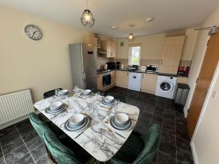 Donald's Townhouse - 4 Room, 3 bath, Ring Road Access, Fully Equipped, Free Parking - Freshly Renovated By ORION SHORT STAYS - Dundee - 8