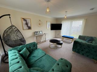 Donald's Townhouse - 4 Room, 3 bath, Ring Road Access, Fully Equipped, Free Parking - Freshly Renovated By ORION SHORT STAYS - 9