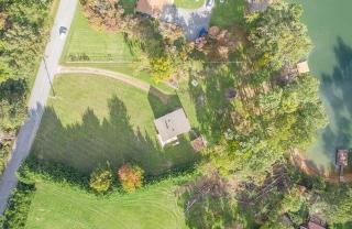 Cherokee Lake Cottage by Staycating - Jefferson City - 6