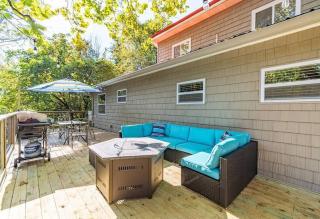 Douglas Lake House with Private Hot Tub by Staycating - 0