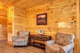 Gatlinburg Cabin with Private Hot Tub by Staycating - Gatlinburg - 5