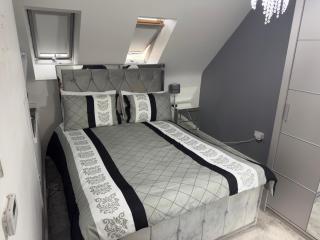 2 bedroom Modern House - Hednesford - 4
