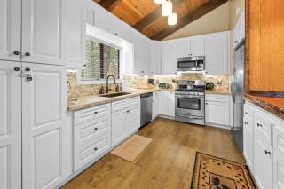 423 Pine View Dr - - 8