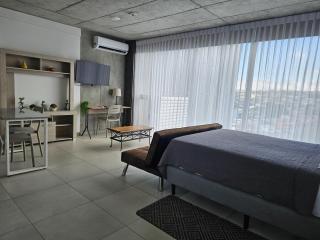 Urban Breeze iFreses, 10th floor! AC, TV and Pool - 0