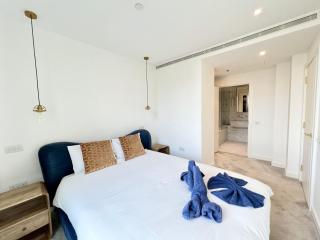 Tower Bridge Premium Apt w Balcony and AC - 4