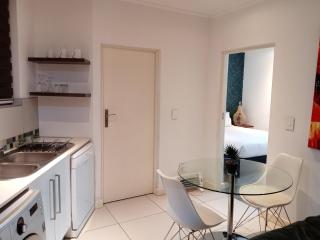 Stay Ulo 1-Bedroom Self-Catering Apartment in Rosebank at The Apex on Smuts - Johannesburg - 4