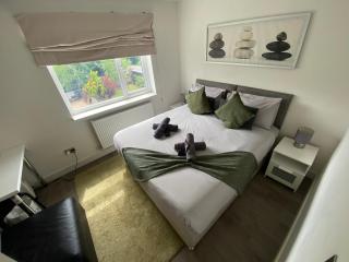 Quiet North London - 2 x Double Bedrooms - Close to Station and 20mins Central London - Totteridge - 8