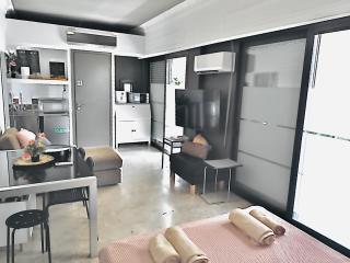 An En-suite with a Queen bed and a kitchenette - Athens - 0