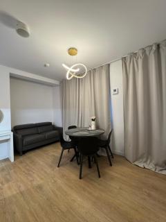 Nowoczesny Apartament we Wrocławiu z Balkonem i Parkingiem Podziemnym - Wrocław - 5
