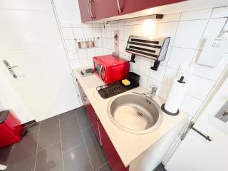 LIV ON Studio with King Bed, fully equipped Kitchen, near Prater - Vienna - 4