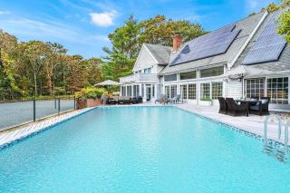 Classic Quogue Family Home - 0