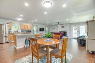 Walk to Marina and Lake Family Retreat in Afton! - Afton - 2