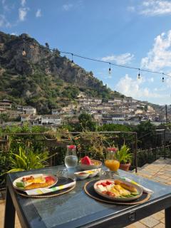 MEROLI Guesthouse - UNESCO quarter - Berat - 0
