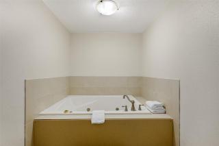 Best Western Plus York Hotel and Conference Center - 2