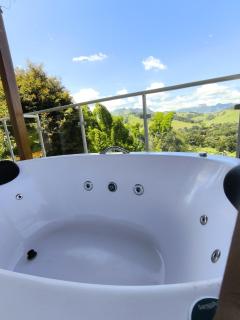 Hidromassagem, Varanda e Vista Pedra do baú - Gonçalves - 9