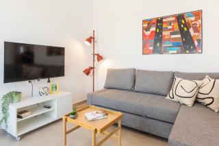 Livinn Acropolis View LV - 1