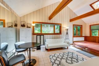 Haverhill Mtn Retreat Hike, Ski, Relax in Hot Tub - 1