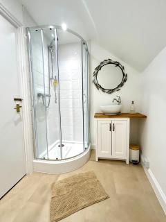 Apartment above Samantha Dadd Art Studio - in the Cotswolds - 5