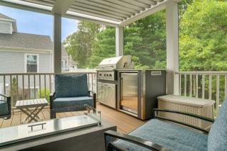 2 Mi to Public Beach! Cape Cod Gem with Fire Pit - 8