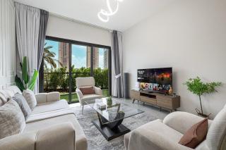 Lush 1BR Oasis in JVC With Gym & 5min to Circle Mall - 5