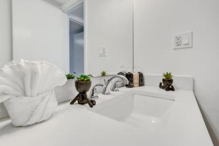 Ocean View condo w beach service 411 - 4