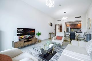 Lush 1BR Oasis in JVC With Gym & 5min to Circle Mall - 2