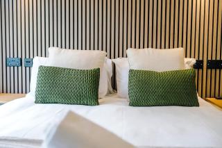 Stylish 2BR Flat with Parking - 7