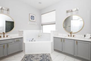 Silver Lining - Luxury for 10 - 6