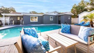 Sun Bay Getaway - Backyard Pool w Winter Rates - 9