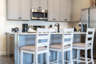 Lafitte's Landing Lakeview Cottage - Lakefront - 7