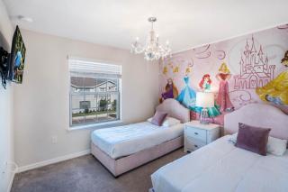 House of Fun at Windsor Westside with Pool - 5