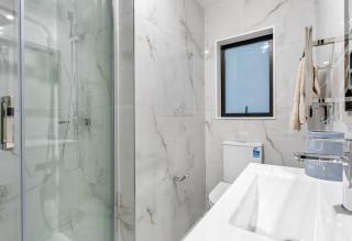 Modern Comfort House in Auckland - 1