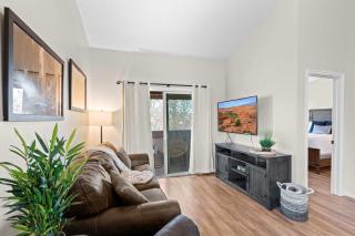 Hikers Hideaway - Cozy Resort Condo with Pool & More - 7