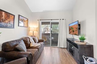 Hikers Hideaway - Cozy Resort Condo with Pool & More - 2