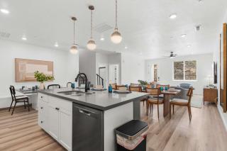 Brand New Desert Cliff - Sleeps 20 Guests - 1