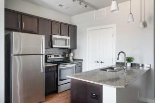 Landing Incredible 1BD Gym Clubhouse - 5