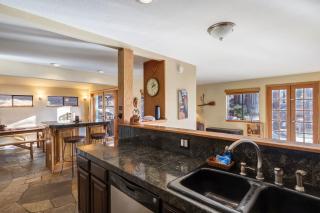 Mountainside Overlook Lake Views & Hot Tub - 2