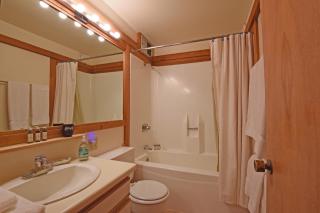 A Golden Getaway Pool Hot Tub Tennis & More - Truckee - 1