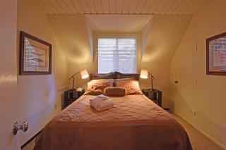 Woodland Chalet - 2 miles from Beach Access - 7