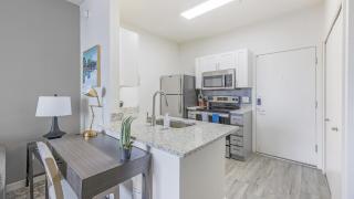 Landing Stylish 1BD Game Room Gym - 9