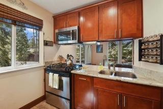 Tahoe City Getaway Minutes from Lake and Activities - 2