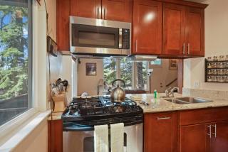 Tahoe City Getaway Minutes from Lake and Activities - Tahoe City - 3