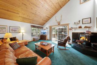 Paradise Pines 3BR Secluded Cabin Minutes in Tahoe Donner - 0