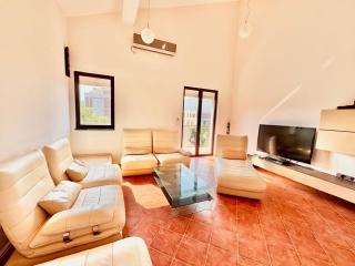 Kumbor sunny port with shared pool - 9