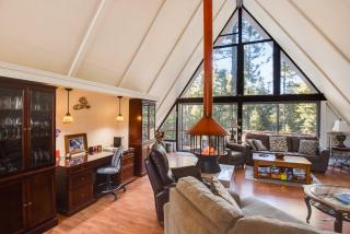 Woodside Hideout - Hop Away from Activities - 6