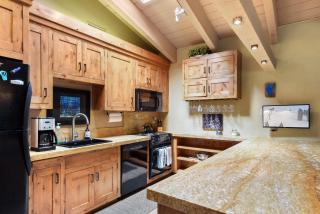 Waters Edge Oasis - Shared Pool & Pier Access - Tahoma - 5